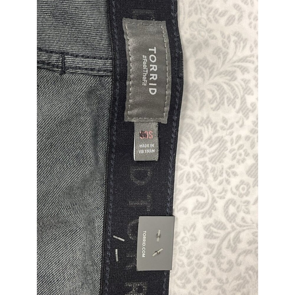 Torrid Jeans Womens 30S Dark Wash Wide Leg Flare Stretch NWT - Picture 4 of 13